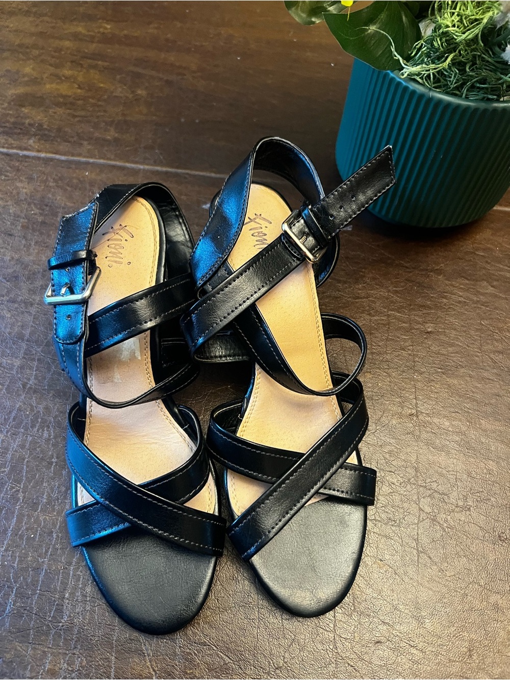 Fioni Classic Black Strappy Women's Sandals - Brand Unknown